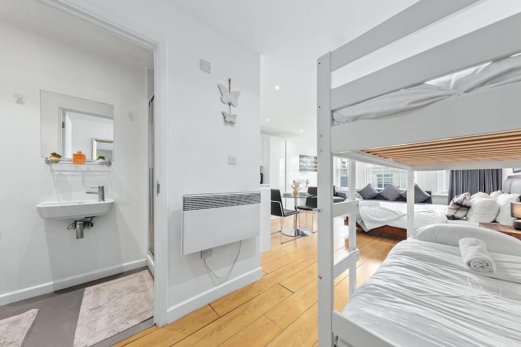 Spacious And Delightful Sleep 5 Piccadilly Vrc Londra Dış mekan fotoğraf